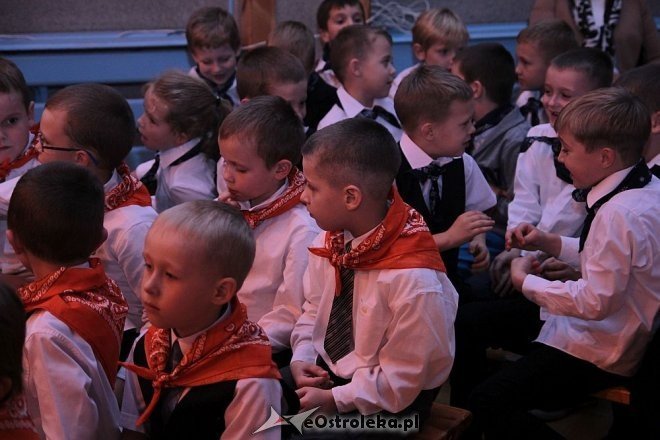 Pasowanie na ucznia w Szkole Podstawowej nr 10 w Ostrołęce [16.10.2014] - zdjęcie #23 - eOstroleka.pl
