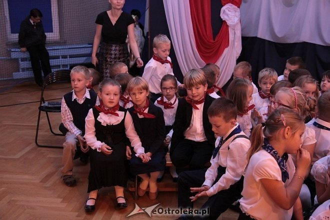 Pasowanie na ucznia w Szkole Podstawowej nr 10 w Ostrołęce [16.10.2014] - zdjęcie #28 - eOstroleka.pl