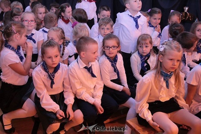 Pasowanie na ucznia w Szkole Podstawowej nr 10 w Ostrołęce [16.10.2014] - zdjęcie #30 - eOstroleka.pl