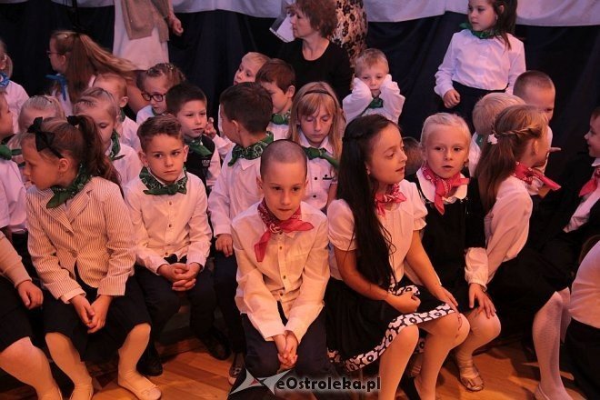 Pasowanie na ucznia w Szkole Podstawowej nr 10 w Ostrołęce [16.10.2014] - zdjęcie #37 - eOstroleka.pl