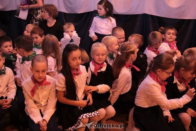 Pasowanie na ucznia w Szkole Podstawowej nr 10 w Ostrołęce [16.10.2014] - zdjęcie #38 - eOstroleka.pl