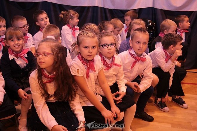 Pasowanie na ucznia w Szkole Podstawowej nr 10 w Ostrołęce [16.10.2014] - zdjęcie #40 - eOstroleka.pl