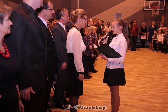 Pasowanie na ucznia w Szkole Podstawowej nr 10 w Ostrołęce [16.10.2014] - zdjęcie #46 - eOstroleka.pl