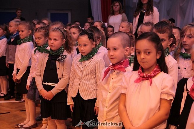 Pasowanie na ucznia w Szkole Podstawowej nr 10 w Ostrołęce [16.10.2014] - zdjęcie #48 - eOstroleka.pl