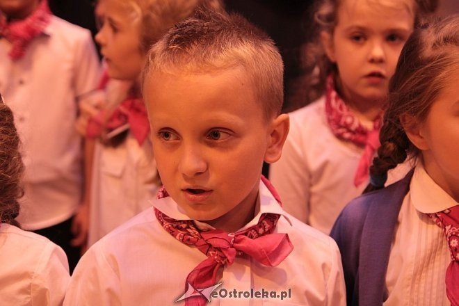 Pasowanie na ucznia w Szkole Podstawowej nr 10 w Ostrołęce [16.10.2014] - zdjęcie #56 - eOstroleka.pl