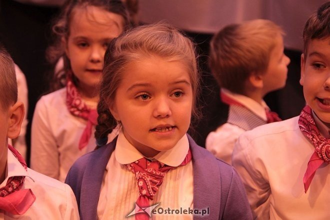 Pasowanie na ucznia w Szkole Podstawowej nr 10 w Ostrołęce [16.10.2014] - zdjęcie #57 - eOstroleka.pl