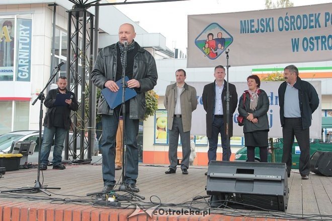 Miejskie obchody Dnia Walki z Ubóstwem [17.10.2014] - zdjęcie #16 - eOstroleka.pl