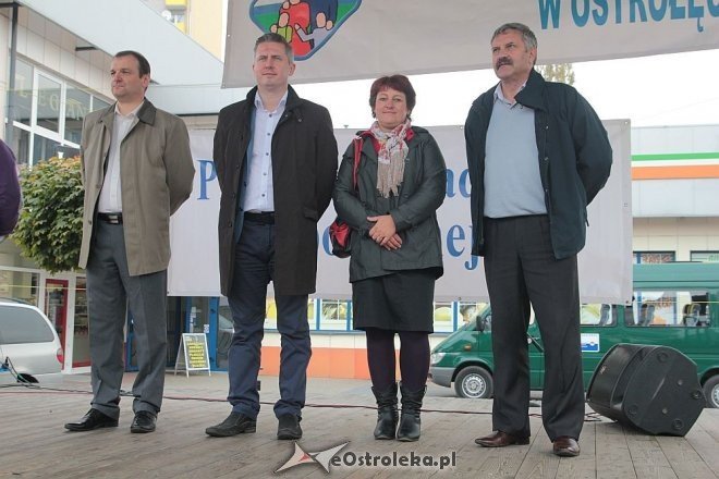 Miejskie obchody Dnia Walki z Ubóstwem [17.10.2014] - zdjęcie #21 - eOstroleka.pl