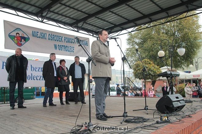 Miejskie obchody Dnia Walki z Ubóstwem [17.10.2014] - zdjęcie #31 - eOstroleka.pl