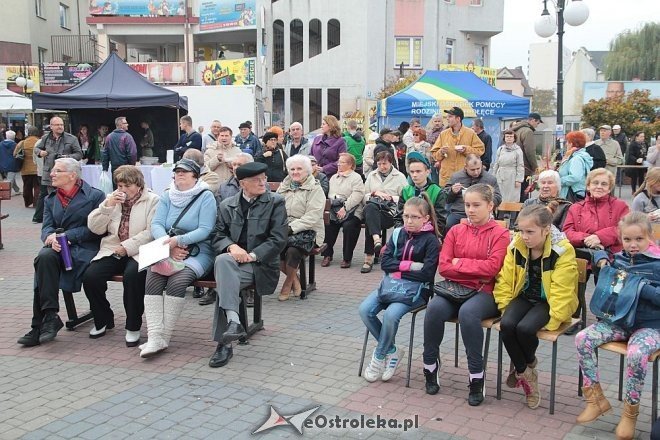 Miejskie obchody Dnia Walki z Ubóstwem [17.10.2014] - zdjęcie #33 - eOstroleka.pl