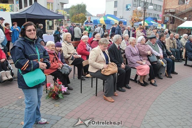 Miejskie obchody Dnia Walki z Ubóstwem [17.10.2014] - zdjęcie #38 - eOstroleka.pl