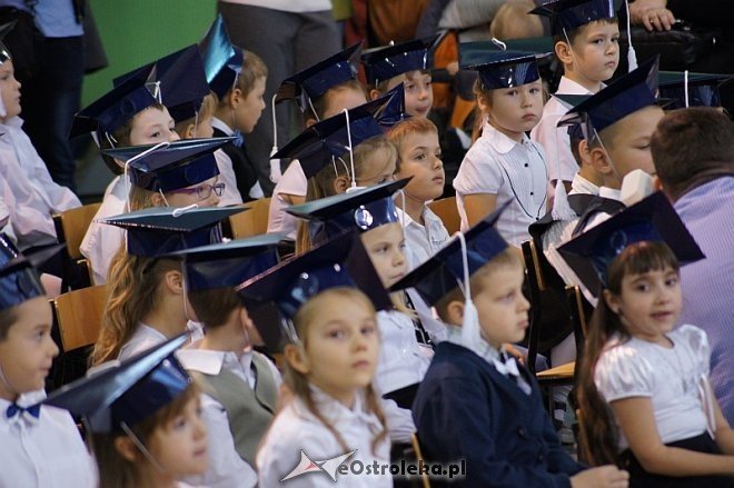 Pasowanie na ucznia w Szkole Podstawowej nr 2 w Ostrołęce [21.10.2014] - zdjęcie #49 - eOstroleka.pl