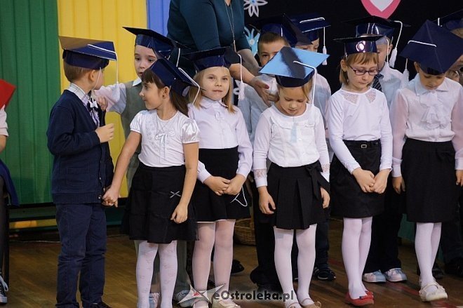 Pasowanie na ucznia w Szkole Podstawowej nr 2 w Ostrołęce [21.10.2014] - zdjęcie #15 - eOstroleka.pl