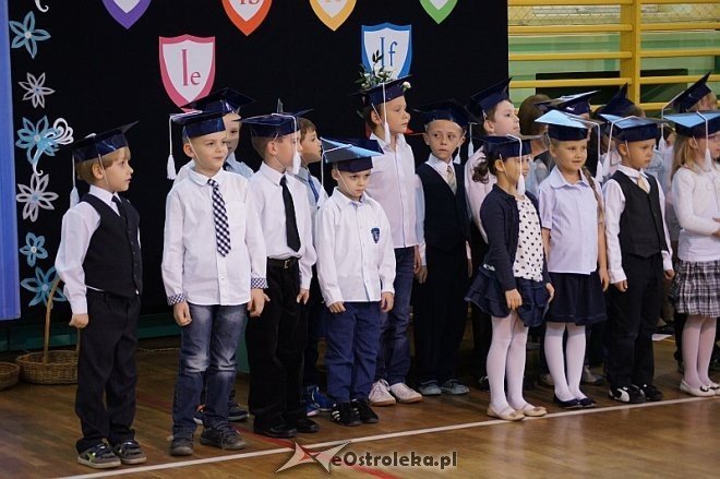 Pasowanie na ucznia w Szkole Podstawowej nr 2 w Ostrołęce [21.10.2014] - zdjęcie #23 - eOstroleka.pl