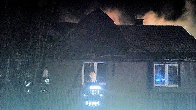 Gleba: Niemal doszczętnie spłonął drewniany dom [22.10.2014] - zdjęcie #2 - eOstroleka.pl