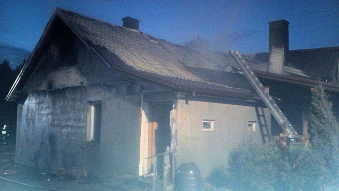 Gleba: Niemal doszczętnie spłonął drewniany dom [22.10.2014] - zdjęcie #8 - eOstroleka.pl