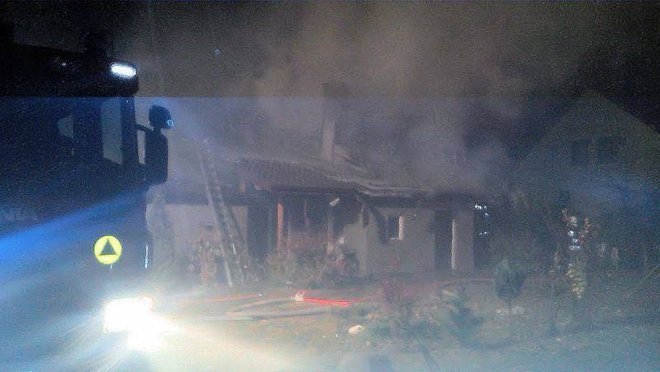 Gleba: Niemal doszczętnie spłonął drewniany dom [22.10.2014] - zdjęcie #9 - eOstroleka.pl