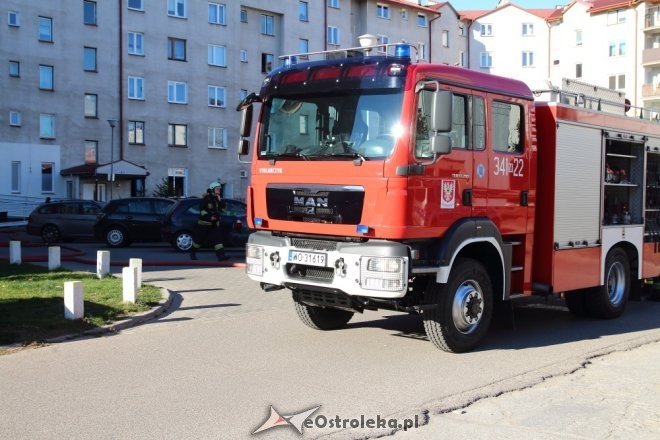 Ostrołęka: Pożar w bloku przy Insurekcyjnej [24.10.2014] - zdjęcie #1 - eOstroleka.pl