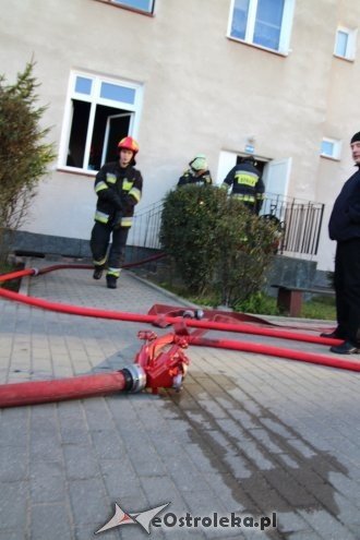 Ostrołęka: Pożar w bloku przy Insurekcyjnej [24.10.2014] - zdjęcie #3 - eOstroleka.pl