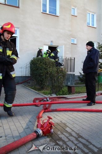 Ostrołęka: Pożar w bloku przy Insurekcyjnej [24.10.2014] - zdjęcie #4 - eOstroleka.pl