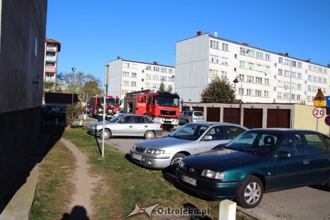 Ostrołęka: Pożar w bloku przy Insurekcyjnej [24.10.2014] - zdjęcie #13 - eOstroleka.pl