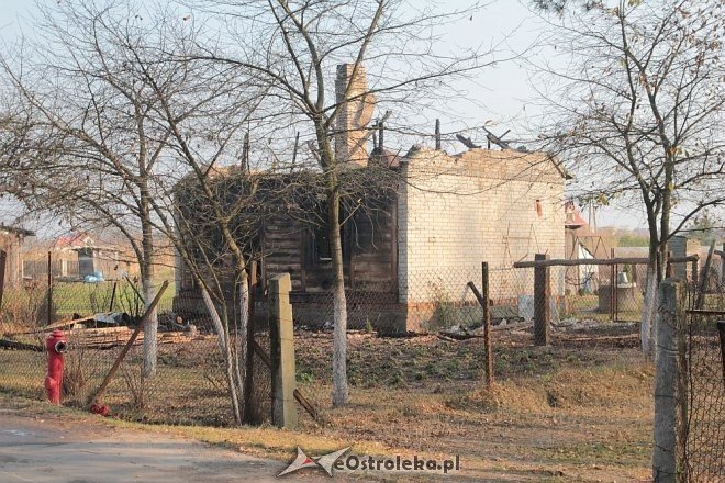 Ostrołęka: Doszczętnie spłonął pustostan przy Ogrodowej [30.10.2014] - zdjęcie #2 - eOstroleka.pl