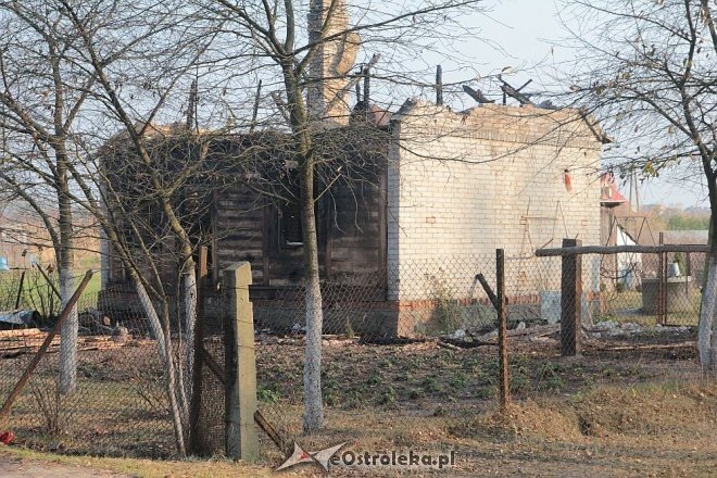 Ostrołęka: Doszczętnie spłonął pustostan przy Ogrodowej [30.10.2014] - zdjęcie #4 - eOstroleka.pl