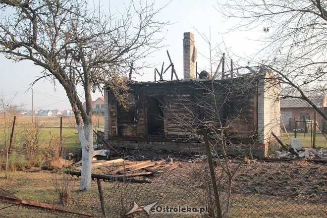 Ostrołęka: Doszczętnie spłonął pustostan przy Ogrodowej [30.10.2014] - zdjęcie #5 - eOstroleka.pl