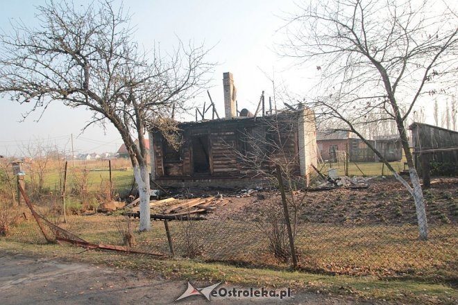 Ostrołęka: Doszczętnie spłonął pustostan przy Ogrodowej [30.10.2014] - zdjęcie #7 - eOstroleka.pl
