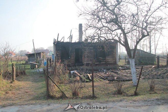 Ostrołęka: Doszczętnie spłonął pustostan przy Ogrodowej [30.10.2014] - zdjęcie #8 - eOstroleka.pl