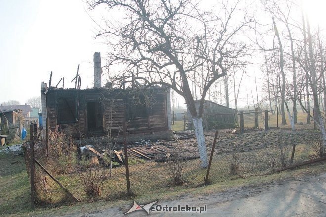 Ostrołęka: Doszczętnie spłonął pustostan przy Ogrodowej [30.10.2014] - zdjęcie #10 - eOstroleka.pl