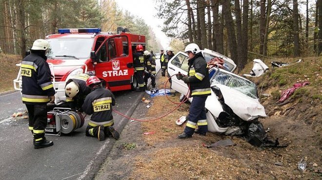 Wypadek na DK-53: Akcja ratunkowa trwała ponad 4,5 godziny. Oficjalny komunikat policji i straży pożarnej [01.11.2014] - zdjęcie #3 - eOstroleka.pl