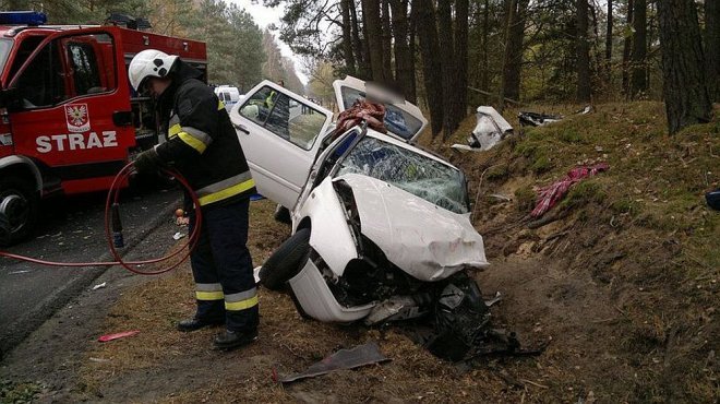 Wypadek na DK-53: Akcja ratunkowa trwała ponad 4,5 godziny. Oficjalny komunikat policji i straży pożarnej [01.11.2014] - zdjęcie #4 - eOstroleka.pl
