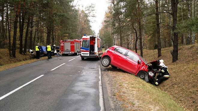 Wypadek na DK-53: Akcja ratunkowa trwała ponad 4,5 godziny. Oficjalny komunikat policji i straży pożarnej [01.11.2014] - zdjęcie #5 - eOstroleka.pl