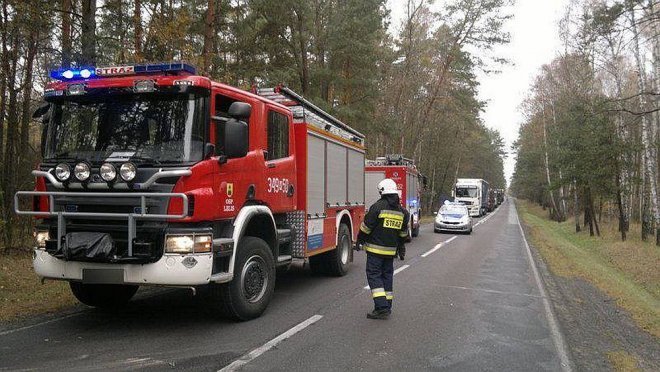 Wypadek na DK-53: Akcja ratunkowa trwała ponad 4,5 godziny. Oficjalny komunikat policji i straży pożarnej [01.11.2014] - zdjęcie #6 - eOstroleka.pl