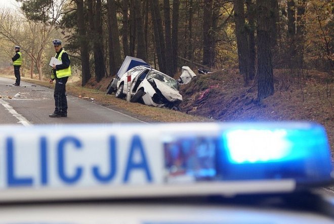 Wypadek na DK-53: Akcja ratunkowa trwała ponad 4,5 godziny. Oficjalny komunikat policji i straży pożarnej [01.11.2014] - zdjęcie #12 - eOstroleka.pl