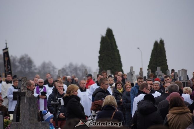 Procesja na cmentarzu parafialnym [01.11.2014] - zdjęcie #16 - eOstroleka.pl