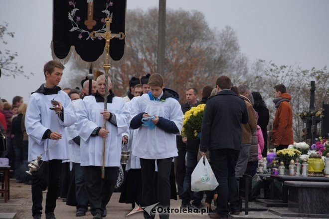 Procesja na cmentarzu parafialnym [01.11.2014] - zdjęcie #18 - eOstroleka.pl