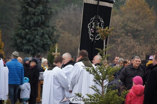 Procesja na cmentarzu parafialnym [01.11.2014] - zdjęcie #39 - eOstroleka.pl