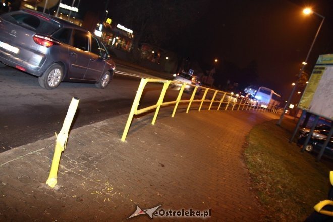 Ostrołęka: Kierowca autobusu wjechał w barierki przy „starym moście” [10.11.2014] - zdjęcie #4 - eOstroleka.pl