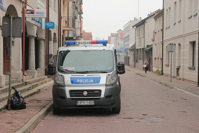 Kolejny alarm bombowy w ostrołęckiej „skarbówce”, prokuraturze i Urzędzie Celnym [13.11.2014] - zdjęcie #3 - eOstroleka.pl