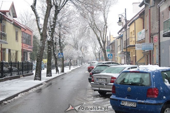 Uwaga kierowcy! Pierwszy w tym roku atak zimy trwa. Śnieg będzie padał przez cały dzień [20.11.2014] - zdjęcie #2 - eOstroleka.pl