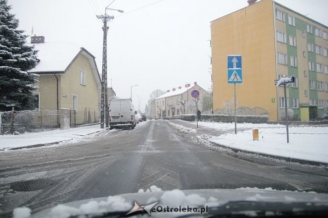 Uwaga kierowcy! Pierwszy w tym roku atak zimy trwa. Śnieg będzie padał przez cały dzień [20.11.2014] - zdjęcie #4 - eOstroleka.pl