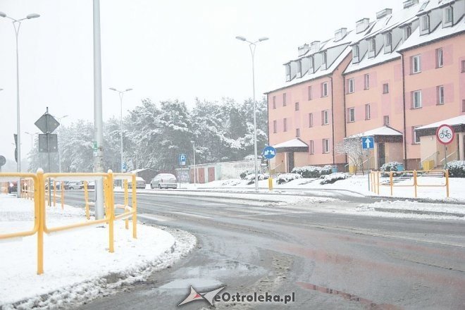 Uwaga kierowcy! Pierwszy w tym roku atak zimy trwa. Śnieg będzie padał przez cały dzień [20.11.2014] - zdjęcie #8 - eOstroleka.pl