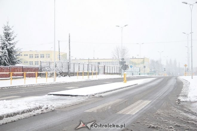 Uwaga kierowcy! Pierwszy w tym roku atak zimy trwa. Śnieg będzie padał przez cały dzień [20.11.2014] - zdjęcie #10 - eOstroleka.pl