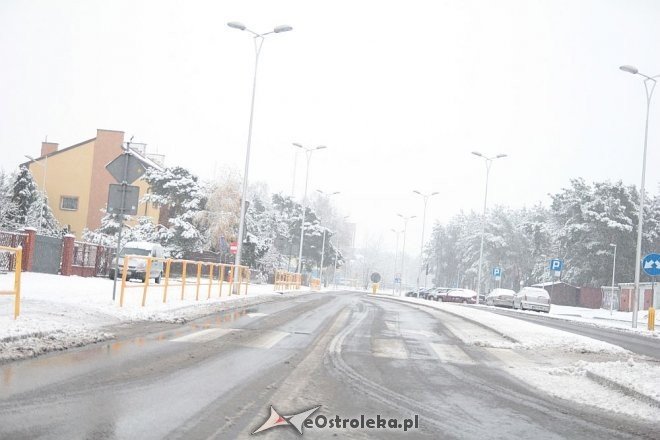 Uwaga kierowcy! Pierwszy w tym roku atak zimy trwa. Śnieg będzie padał przez cały dzień [20.11.2014] - zdjęcie #11 - eOstroleka.pl