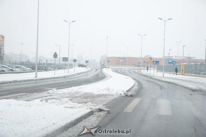 Uwaga kierowcy! Pierwszy w tym roku atak zimy trwa. Śnieg będzie padał przez cały dzień [20.11.2014] - zdjęcie #12 - eOstroleka.pl
