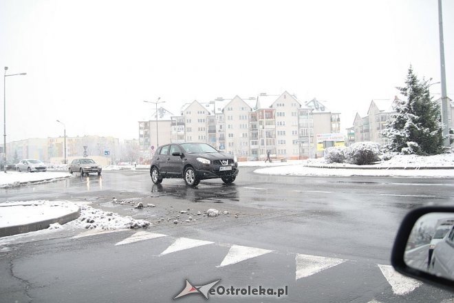Uwaga kierowcy! Pierwszy w tym roku atak zimy trwa. Śnieg będzie padał przez cały dzień [20.11.2014] - zdjęcie #17 - eOstroleka.pl