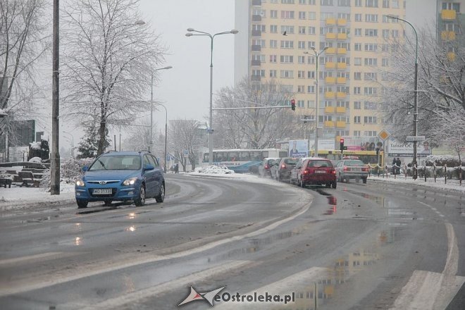 Uwaga kierowcy! Pierwszy w tym roku atak zimy trwa. Śnieg będzie padał przez cały dzień [20.11.2014] - zdjęcie #22 - eOstroleka.pl