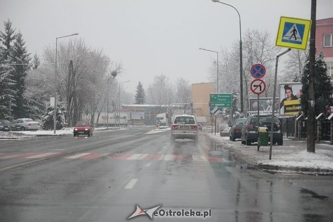 Uwaga kierowcy! Pierwszy w tym roku atak zimy trwa. Śnieg będzie padał przez cały dzień [20.11.2014] - zdjęcie #23 - eOstroleka.pl
